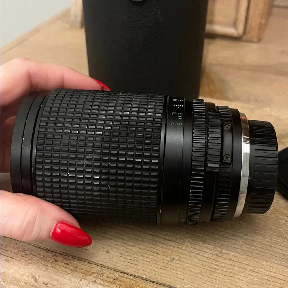 Vintage Tokina AT-X Camera Lens Manual Focus Zoom 28-135mm 1:4-4.6 Case